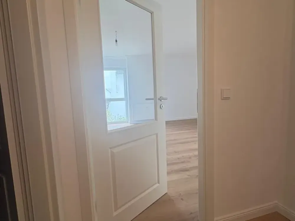 Ruhiges Wohnen am Meer: Sanierte 3-Zimmer-Wohnung mit Balkon & Meerblick im Ostseebad Nienhagen