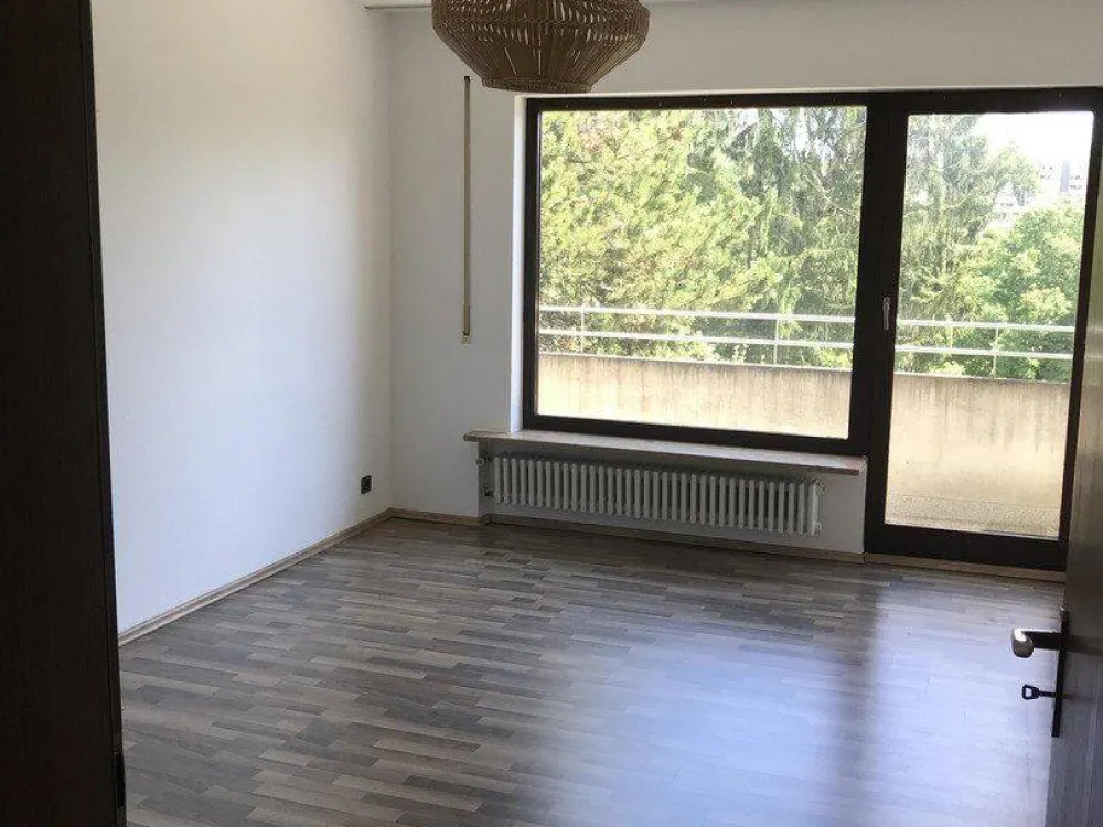 Großzügige 100 m² Wohnung in Stuttgart-Möhringen - Wohnen am Landschaftsschutzgebiet (WG-geeignet)