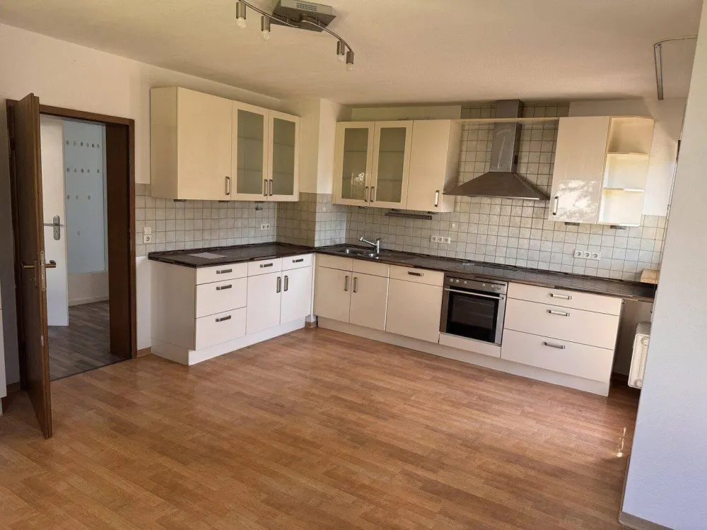 Großzügige 100 m² Wohnung in Stuttgart-Möhringen - Wohnen am Landschaftsschutzgebiet (WG-geeignet)