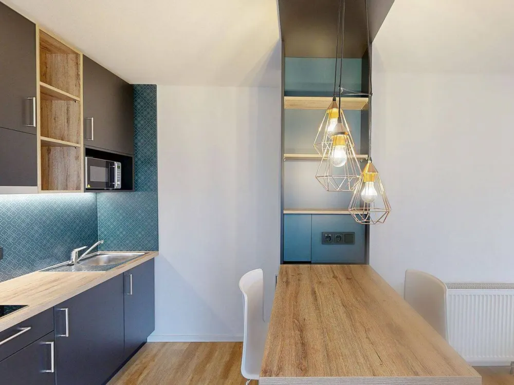 Modernes Studio-Apartment mit stilvoller Möblierung