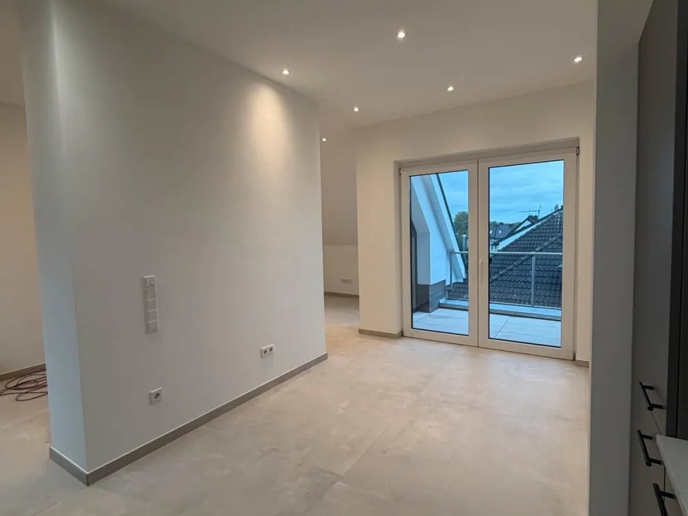 3-room apartment 84sqm with fitted kitchen and loggia