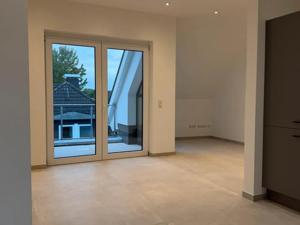 3-room apartment 84sqm with fitted kitchen and loggia