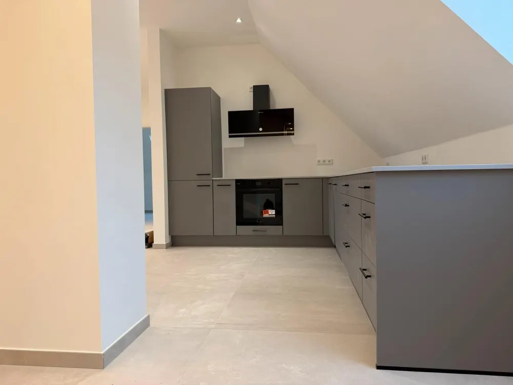3-room apartment 84sqm with fitted kitchen and loggia