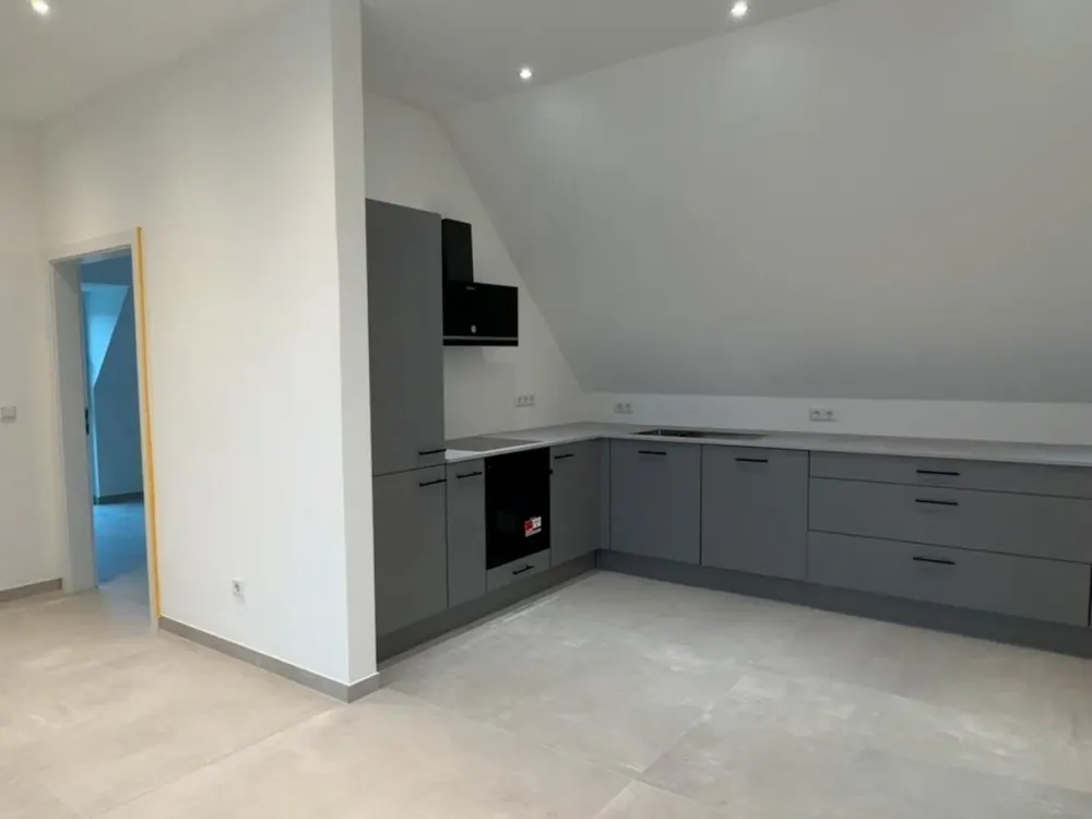 3-room apartment 84sqm with fitted kitchen and loggia