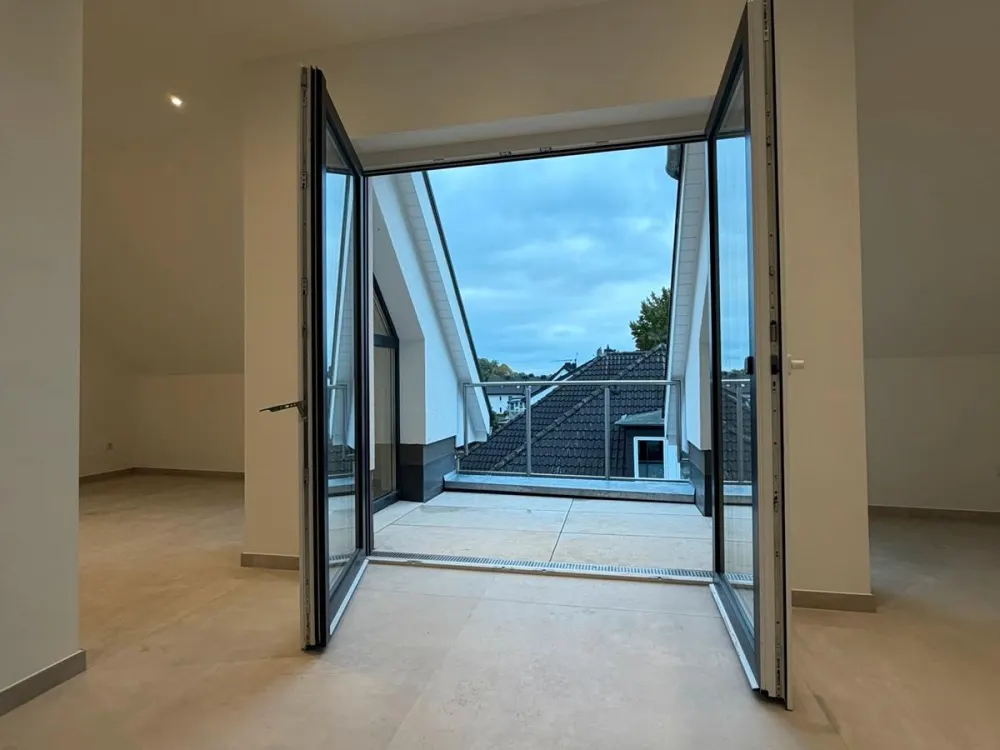 3-room apartment 84sqm with fitted kitchen and loggia