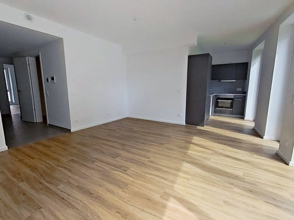 Modernes Wohnen auf zwei Ebenen: Stilvolle Maisonette-Wohnung mit eigenem Garten in Rissen