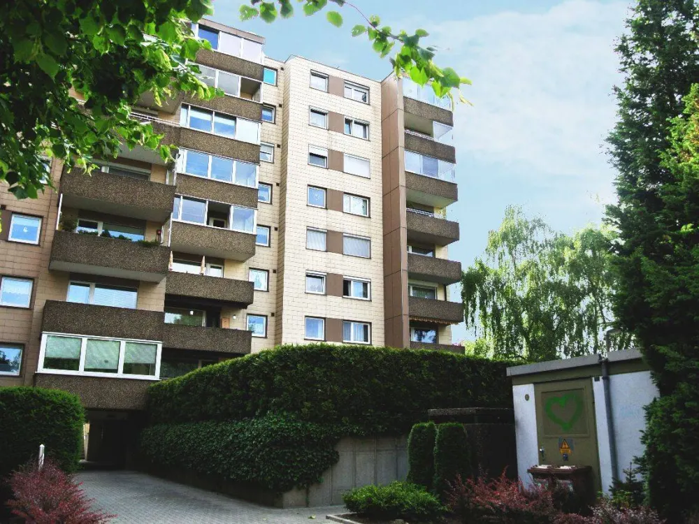 Neu renoviert ! Diese Singlewohnung mit Wintergarten wartet auf SIE !