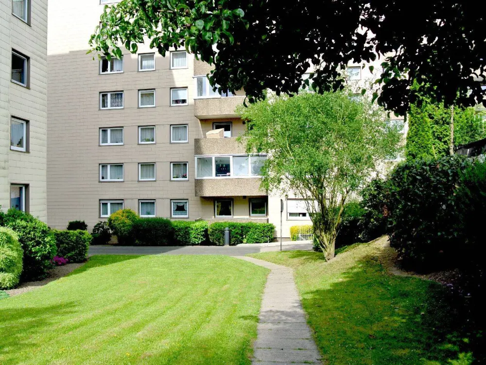 Neu renoviert ! Diese Singlewohnung mit Wintergarten wartet auf SIE !