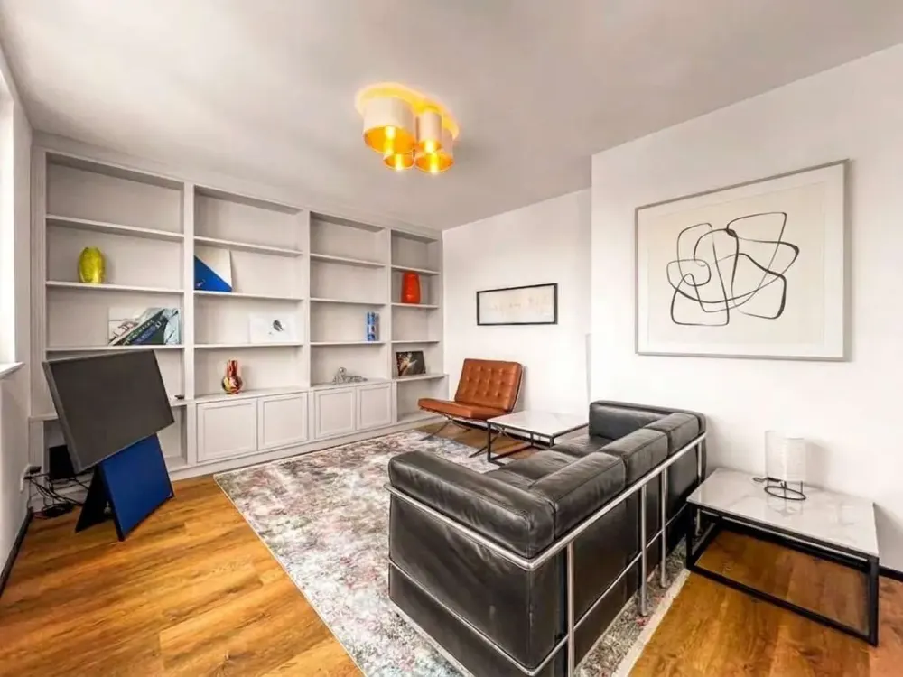 Stilvoll möbliertes 2-Zimmer-Dachgeschoss mit zwei Dachterrassen und erstklassiger Ausstattung