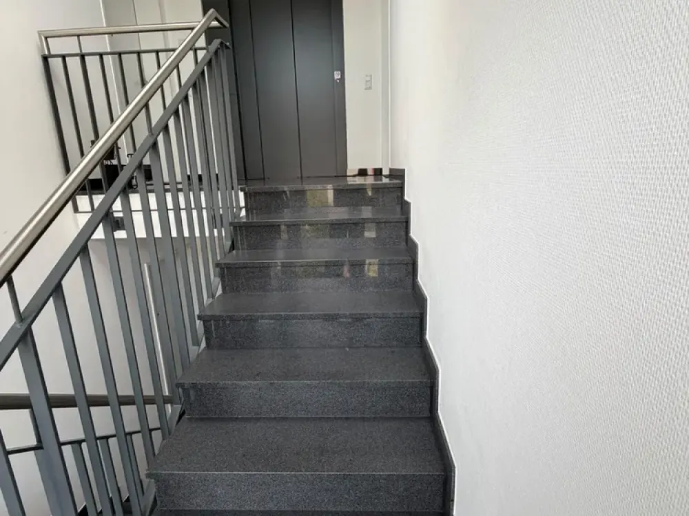 Ausgezeichnete Lage in Schlebusch - 2 Zimmerwohnung mit Balkon und Aufzug