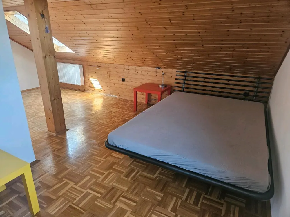 Wohnung AUF ZEIT. Möblierte Dachgeschosswohnung in Lohfelden