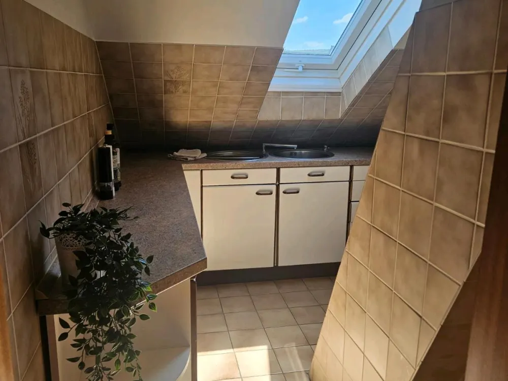 Wohnung AUF ZEIT. Möblierte Dachgeschosswohnung in Lohfelden