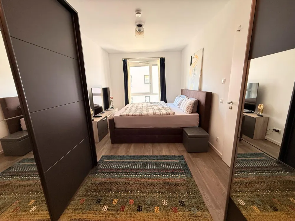 Wohnen mit Charakter: Moderne 2-Zimmer-Wohnung mit Balkon, Einbau
