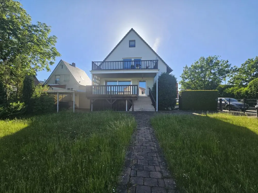 Gepflegte Hochparterrewohnung mit viel Platz und Balkon im Sahlkamp