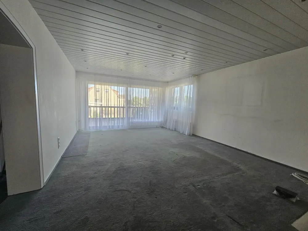 Gepflegte Hochparterrewohnung mit viel Platz und Balkon im Sahlkamp