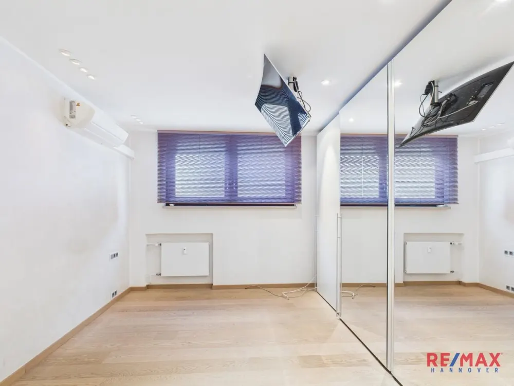 Gepflegte Hochparterrewohnung mit viel Platz und Balkon im Sahlkamp