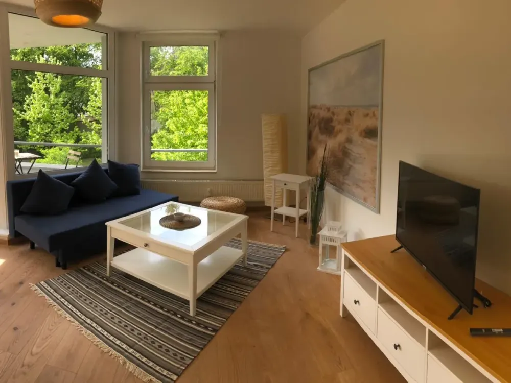 Möbliertes, helles & ruhiges Apartment - Balkon & Top-Anbindung zwischen Adlershof und Fh. BER