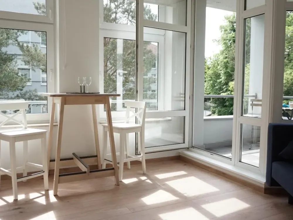 Möbliertes, helles & ruhiges Apartment - Balkon & Top-Anbindung zwischen Adlershof und Fh. BER