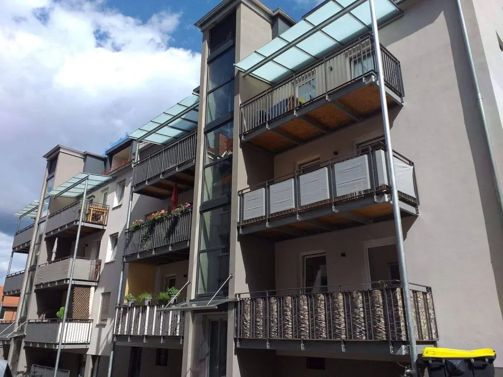 Nürnberg Lorenzer Altstadt: in 2019 kernsanierte 2-Zimmerwohnung, Parkett, Einbauküche, großer Balkon; verfügbar zum 10.09.2026