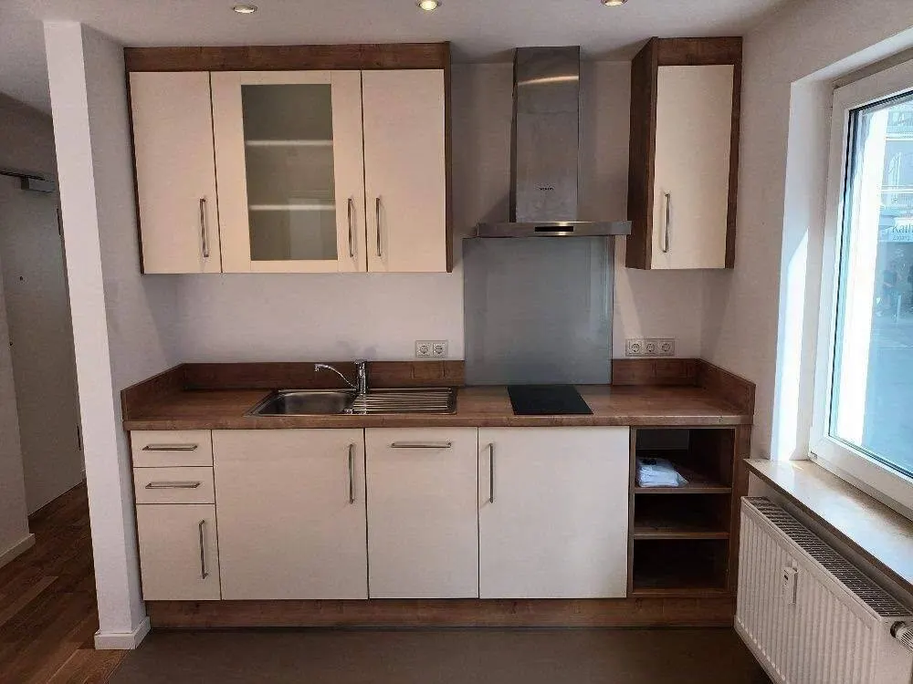 Nürnberg Lorenzer Altstadt: in 2019 kernsanierte 2-Zimmerwohnung, Parkett, Einbauküche, großer Balkon; verfügbar zum 10.09.2026