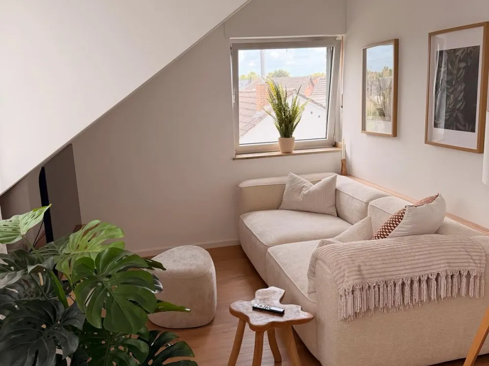 Nachmieter gesucht - helle 2-Zimmer-Dachgeschosswohnung + Balkon