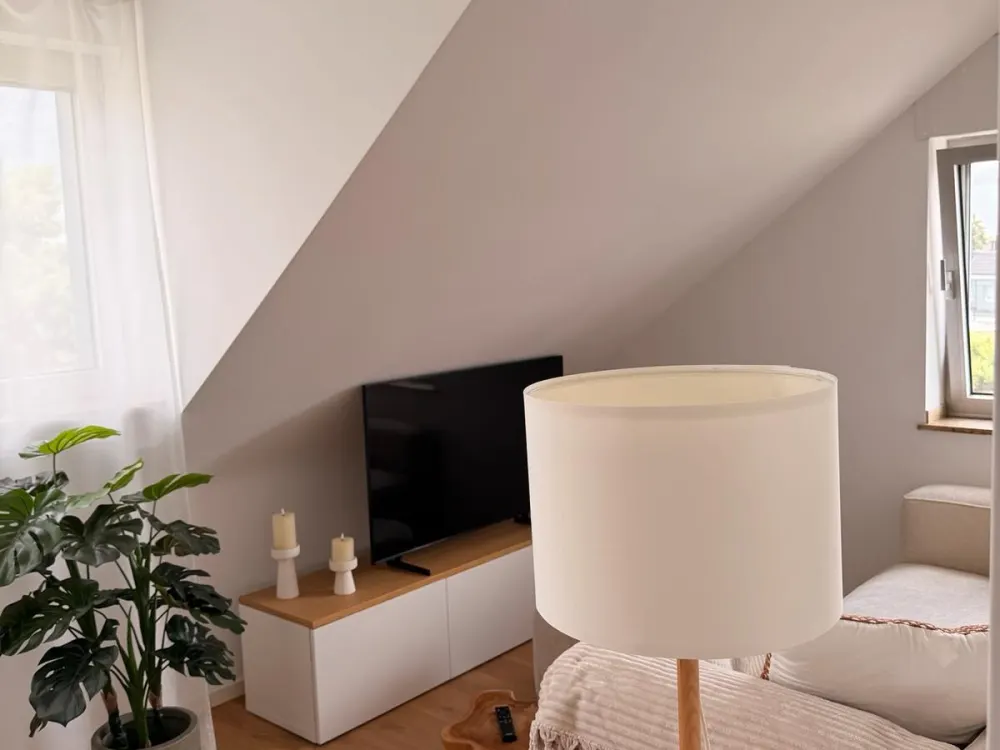 Nachmieter gesucht - helle 2-Zimmer-Dachgeschosswohnung + Balkon