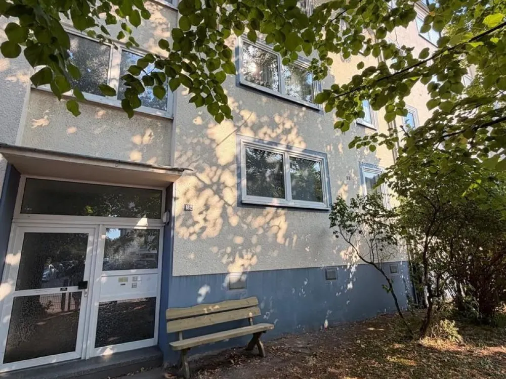 Helle Dachgeschosswohnung mit Einbauküche in zentraler Kölner Lage, provisionsfrei