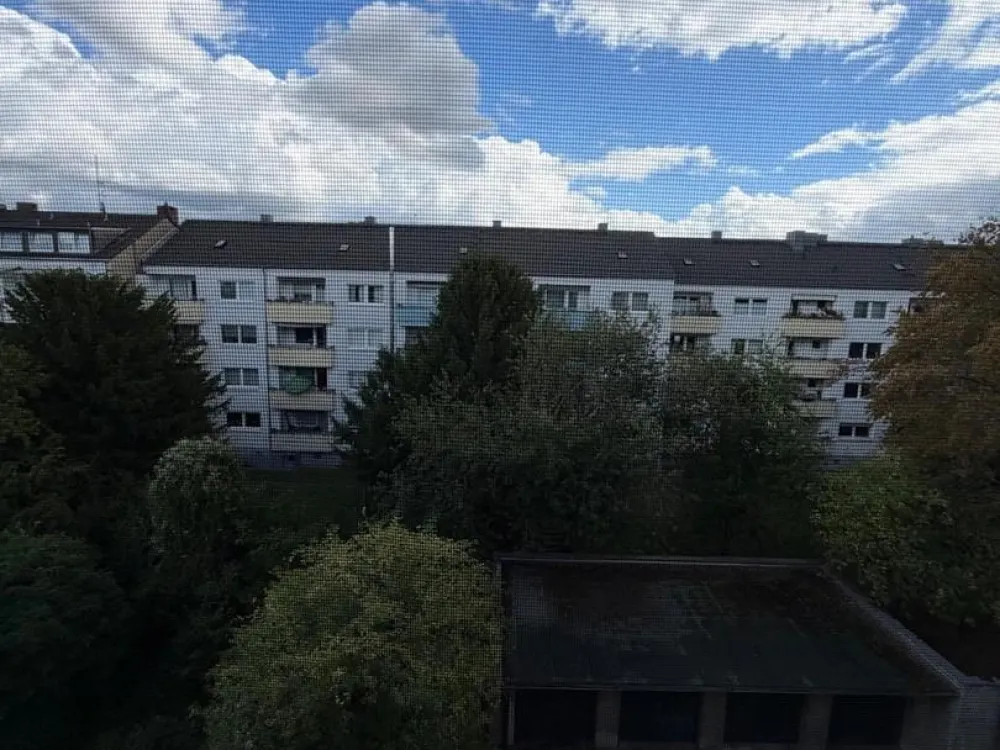 Helle Dachgeschosswohnung mit Einbauküche in zentraler Kölner Lage, provisionsfrei