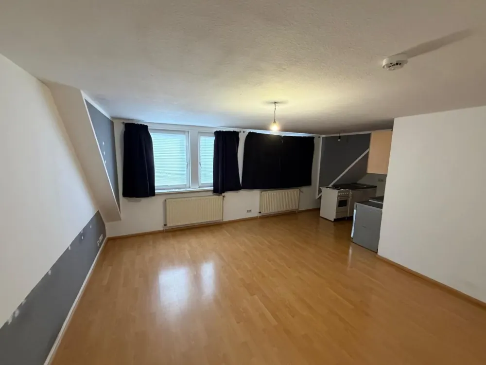 Helle Dachgeschosswohnung mit Einbauküche in zentraler Kölner Lage, provisionsfrei