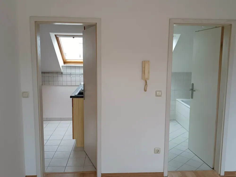 Zuhause mit 2 Zimmern in Erlangen, incl. Garagenstellpltz