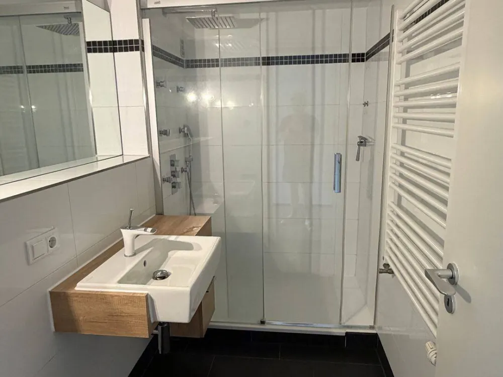 Galerie-Loft mit 5,50 m Raumhöhe und Bootsanleger, 4 Zimmer in den Buntgarnwerken Schleußig