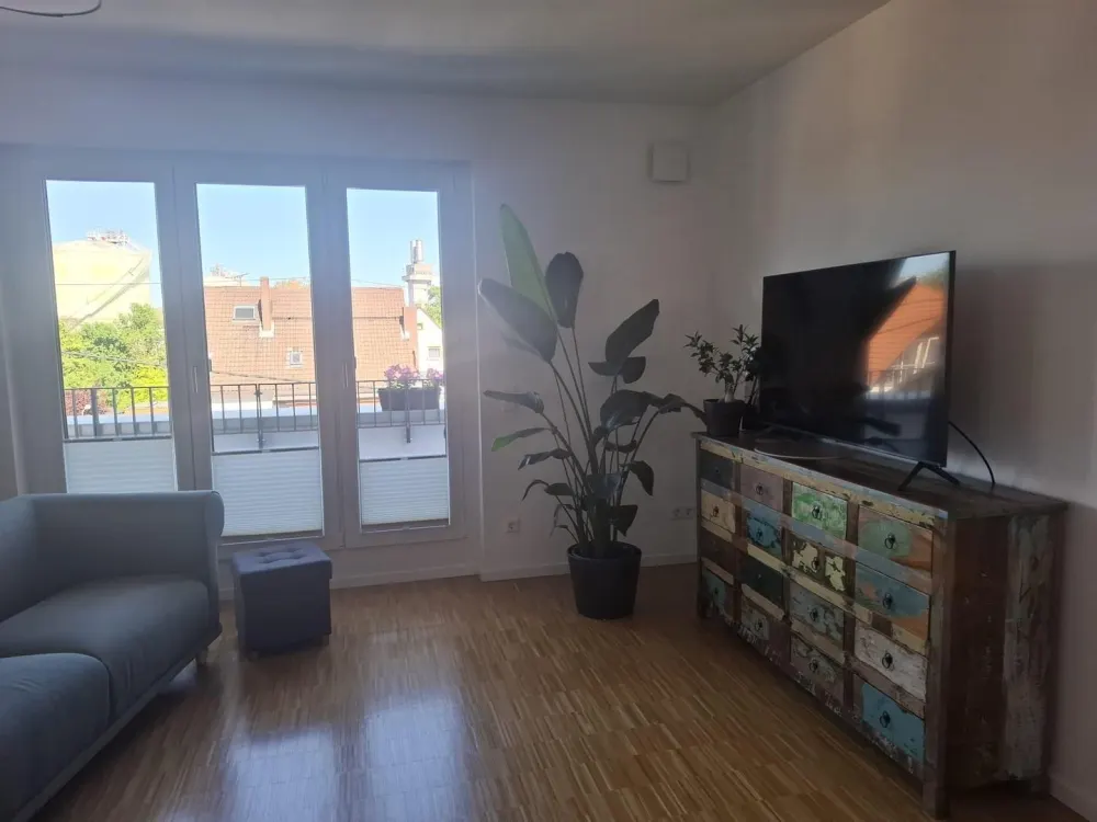 Neubau, helle gemütliche 2 Zi Penthousewohnung, Balkon, EBK, KfW40+