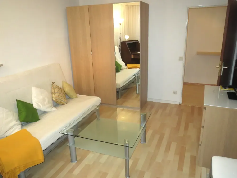 Möblierte 1 Zimmer-Wohnung, TV, WLAN, Reinigung, Stromkosten inkl., in Steinbach (Nähe Eschborn)