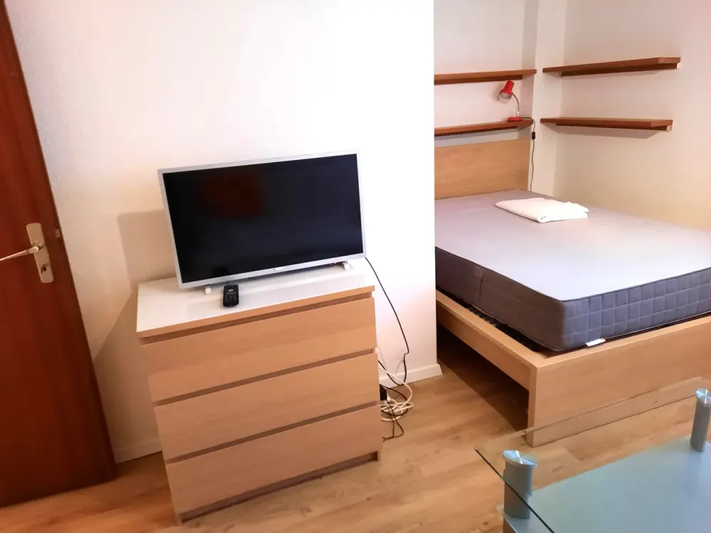 Möblierte 1 Zimmer-Wohnung, TV, WLAN, Reinigung, Stromkosten inkl., in Steinbach (Nähe Eschborn)