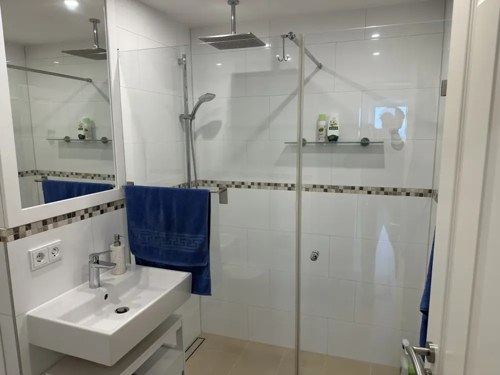 Hochwertig sanierte 3-Zimmerwohnung 84qm teilmöbliert in ruhiger Lage!