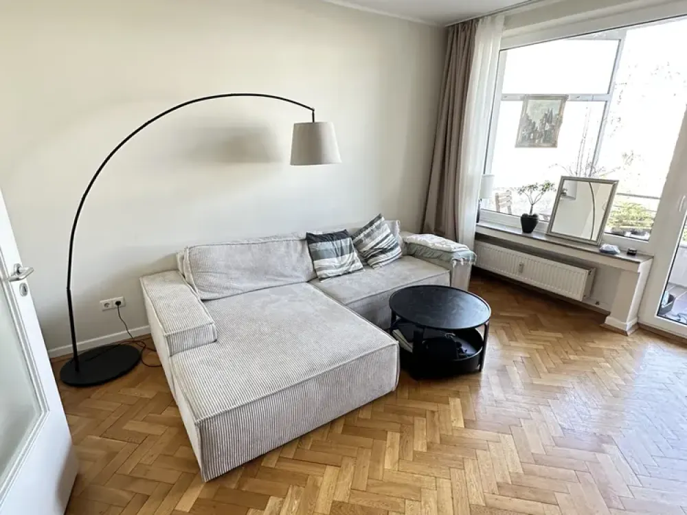 Stilvolle 2-Zimmer-Wohnung in Top-Lage Düsseldorf, voll möbliert mit ruhigem Balkon