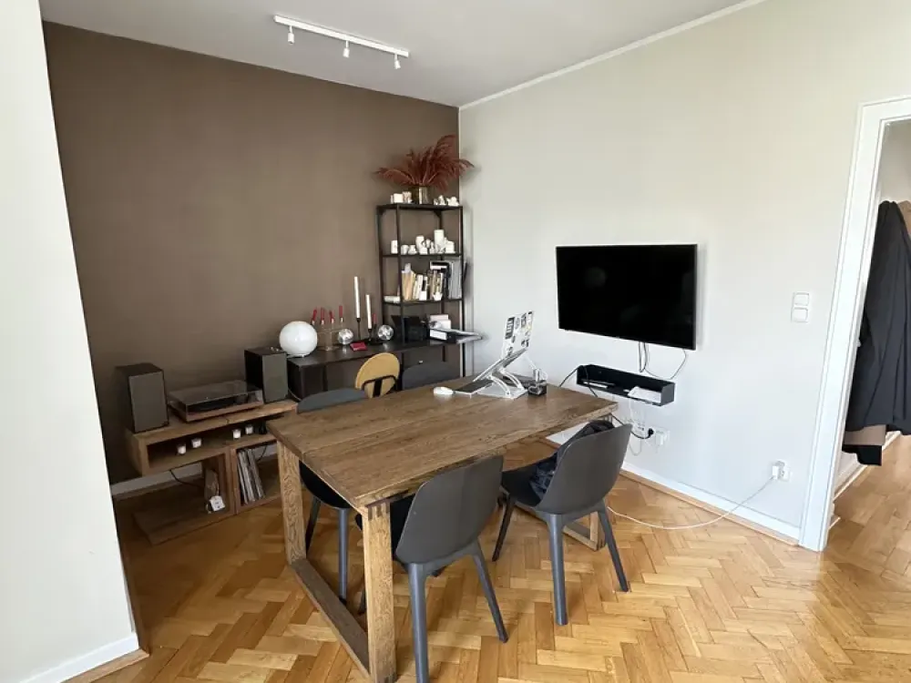 Stilvolle 2-Zimmer-Wohnung in Top-Lage Düsseldorf, voll möbliert mit ruhigem Balkon