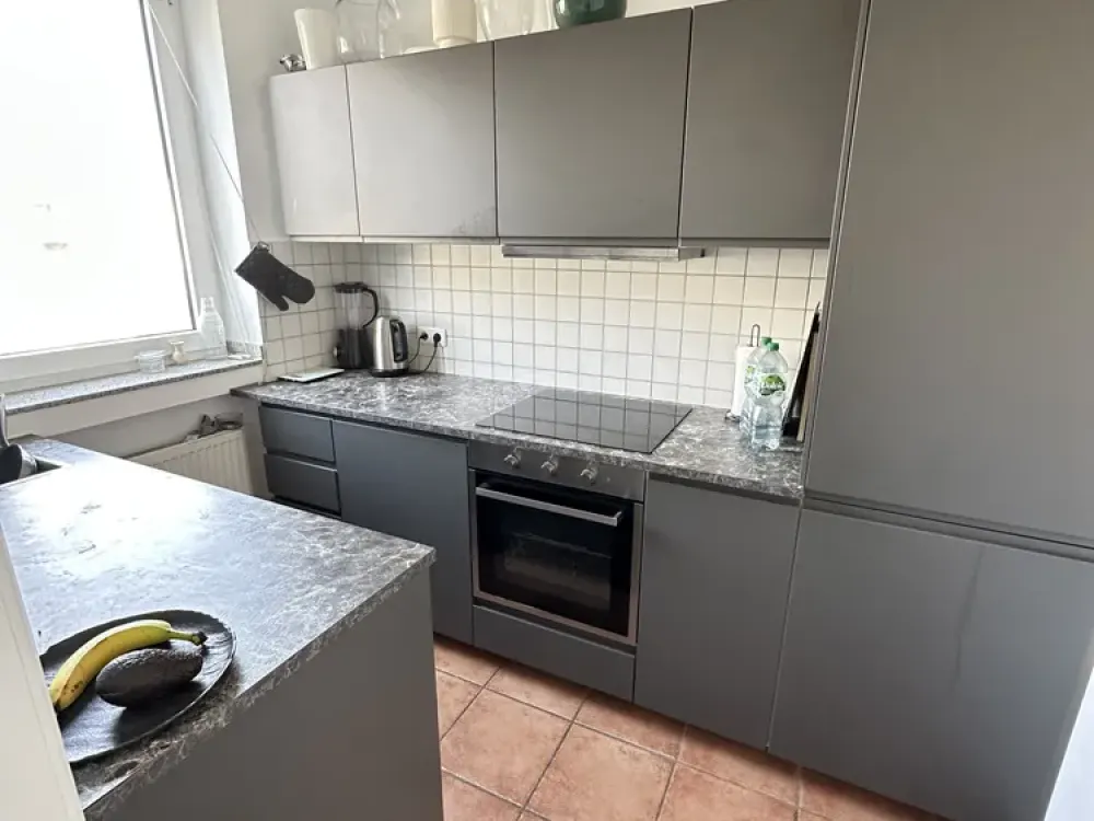 Stilvolle 2-Zimmer-Wohnung in Top-Lage Düsseldorf, voll möbliert mit ruhigem Balkon