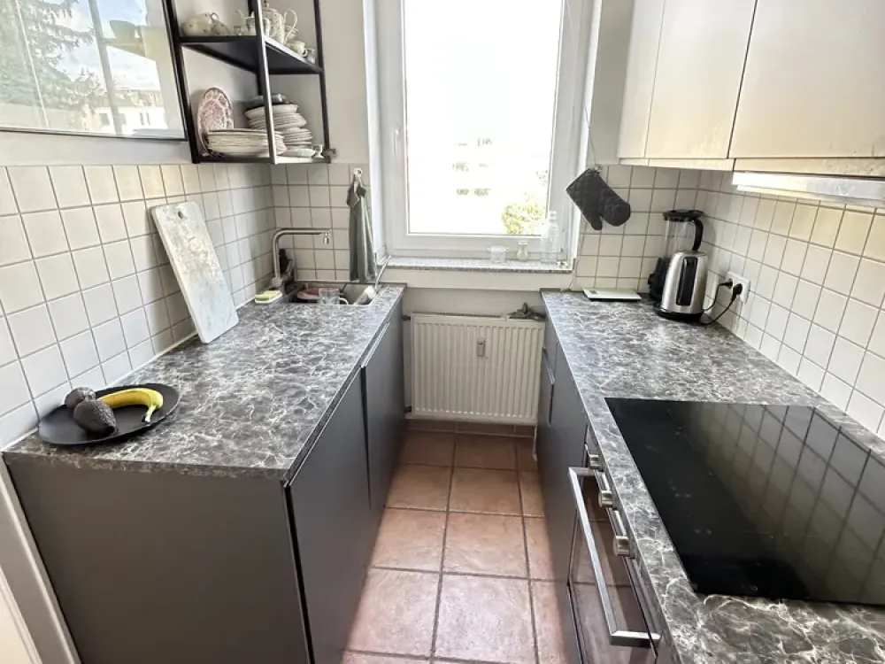 Stilvolle 2-Zimmer-Wohnung in Top-Lage Düsseldorf, voll möbliert mit ruhigem Balkon