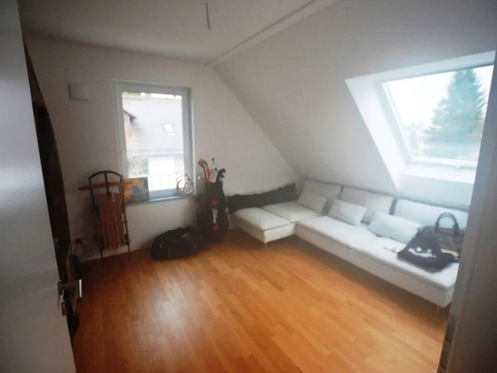 Gepflegt und großzügig: helle Dachgeschoss-Maisonette in Trudering