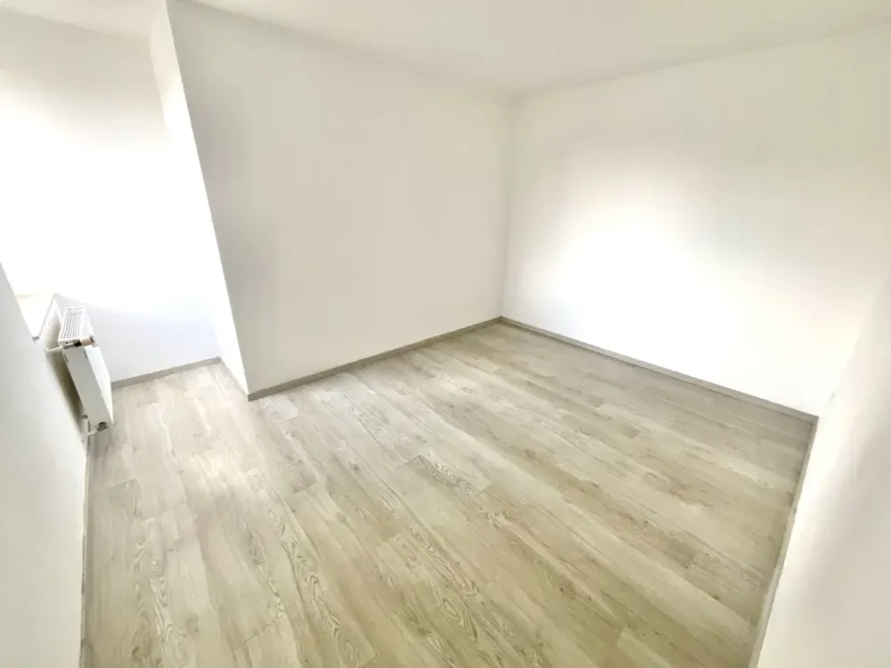 Helle und große 2 Zimmerwohnung