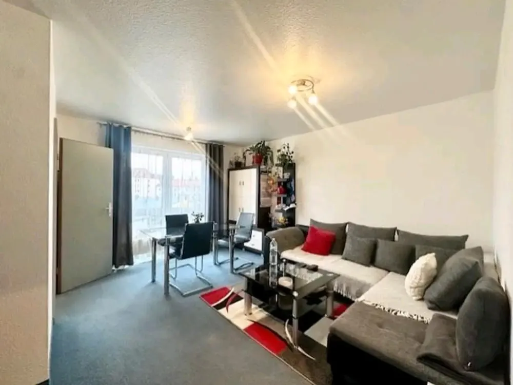 **Gepflegte 2-Zimmer-Wohnung mit Balkon & TG Stellplatz & Küche**