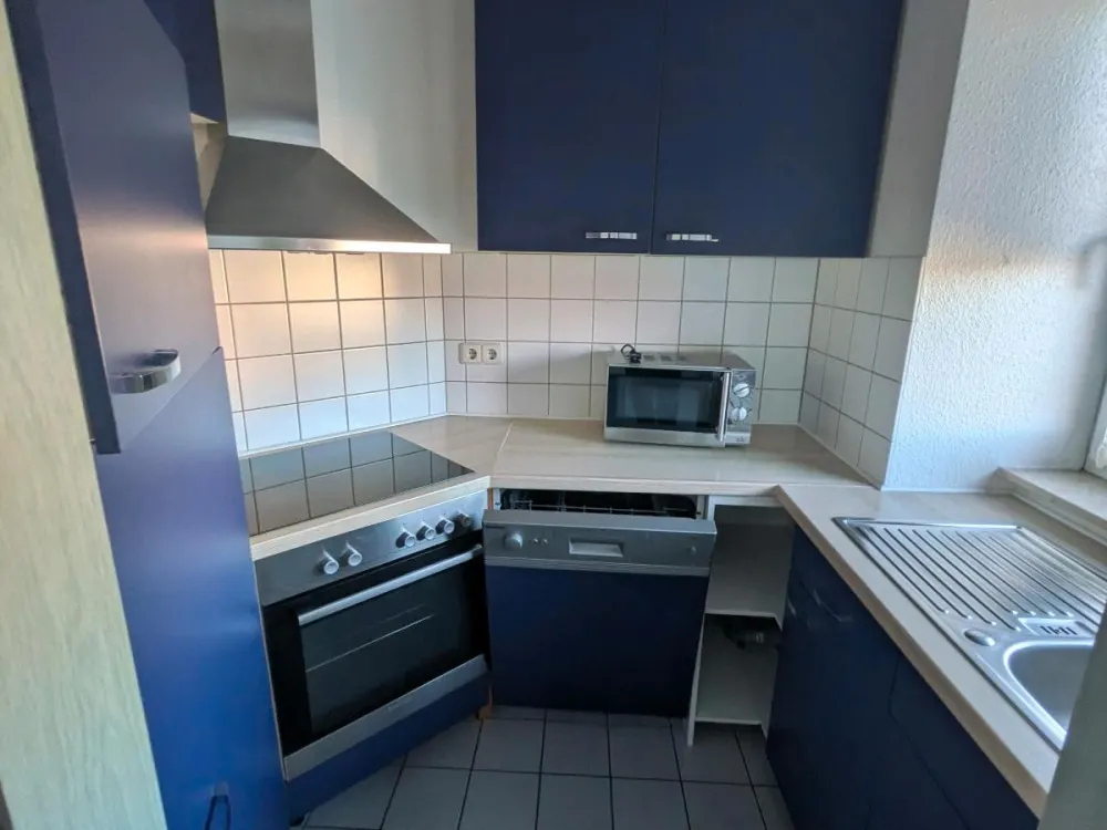 **Gepflegte 2-Zimmer-Wohnung mit Balkon & TG Stellplatz & Küche**