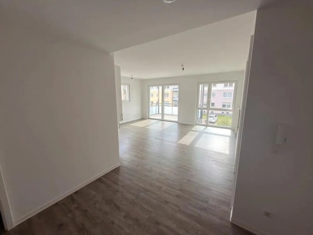 Einbauküche und Balkon: Neubau, nagelneu und komplett barrierefrei!