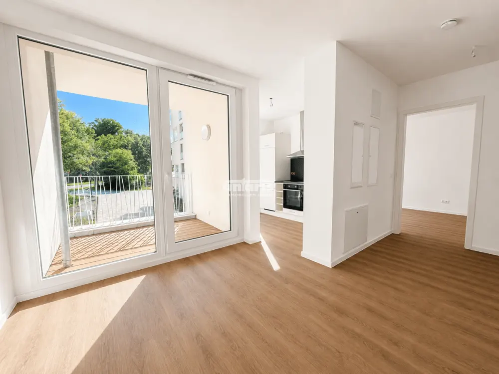 antaris Immobilien GmbH 2-room apartment with perfect connection and fitted kitchen - directly at Steiger