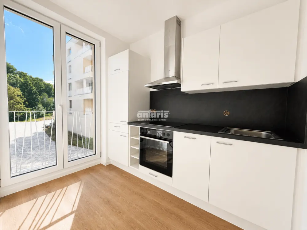 antaris Immobilien GmbH 2-room apartment with perfect connection and fitted kitchen - directly at Steiger