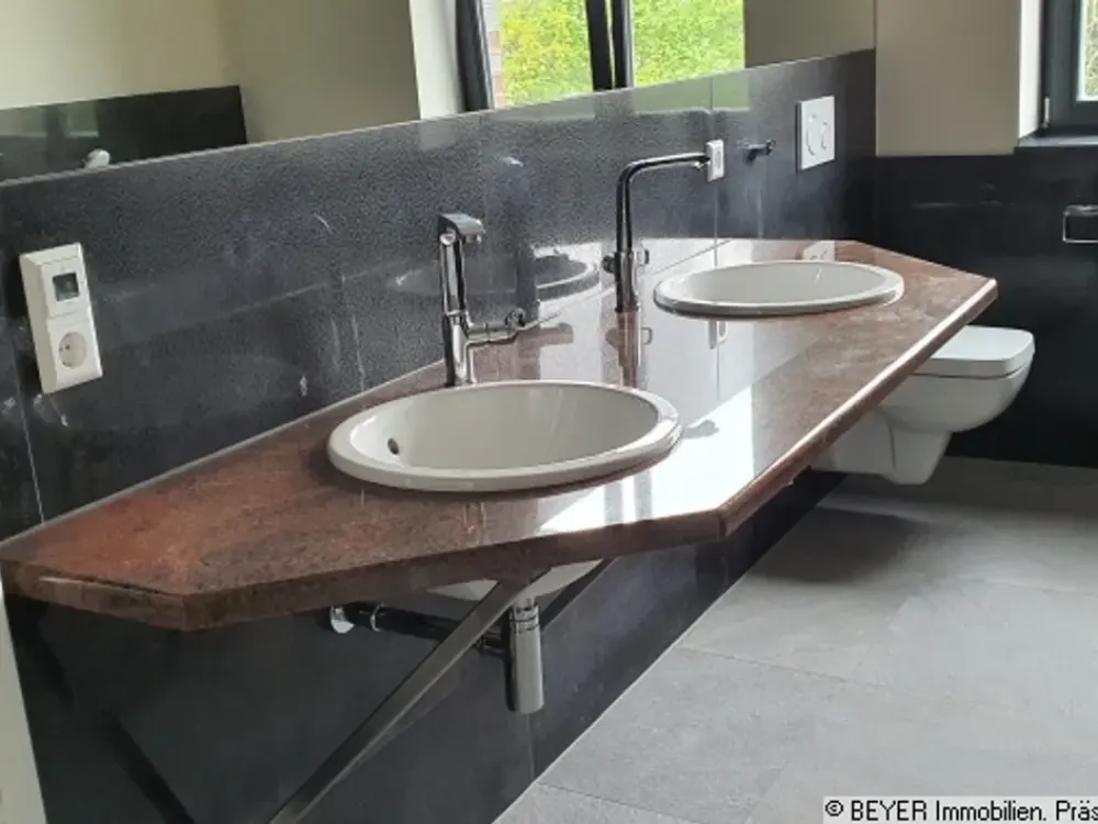 Naturnah & hochwertig: Großzügige Galerie DG-Wohnung mit Südbalkon gegenüber der Dresdner Heide