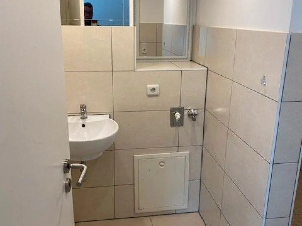 2 Zimmer Wohnung Küche Bad Balkon Schrankzimmer etc