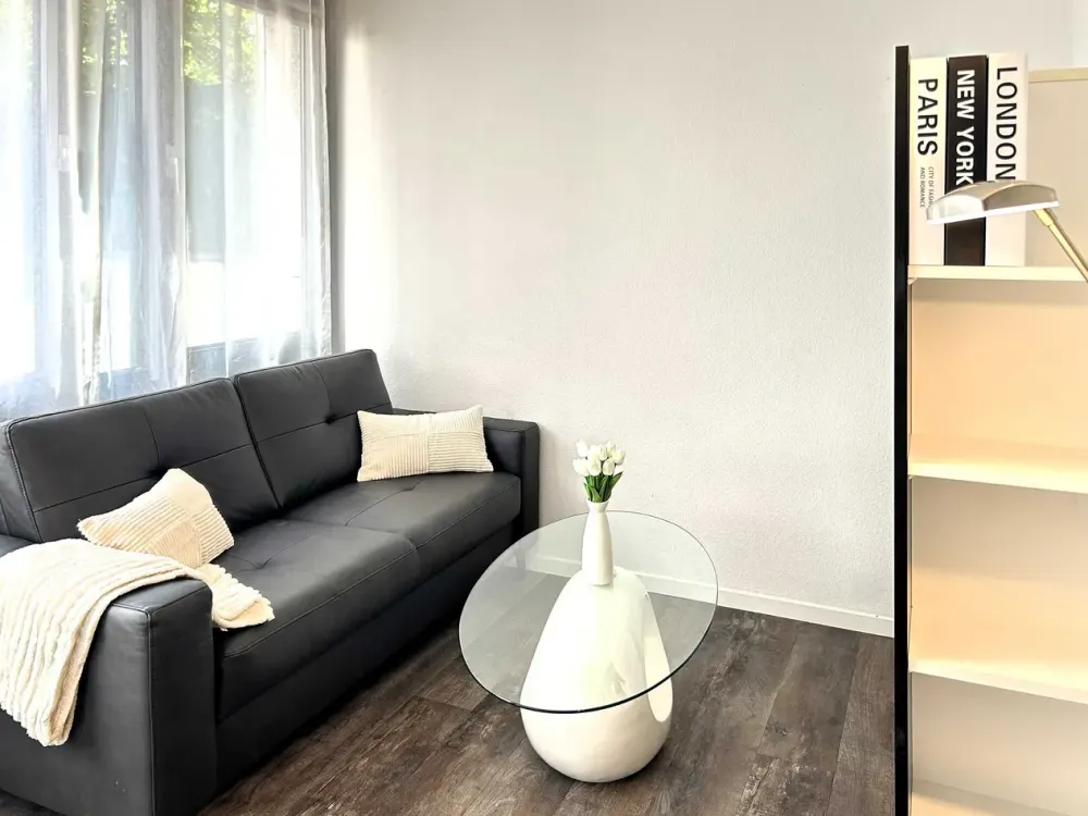 Geräumige 2-Zimmer-Wohnung, komplett ausgestattet, Niederrad