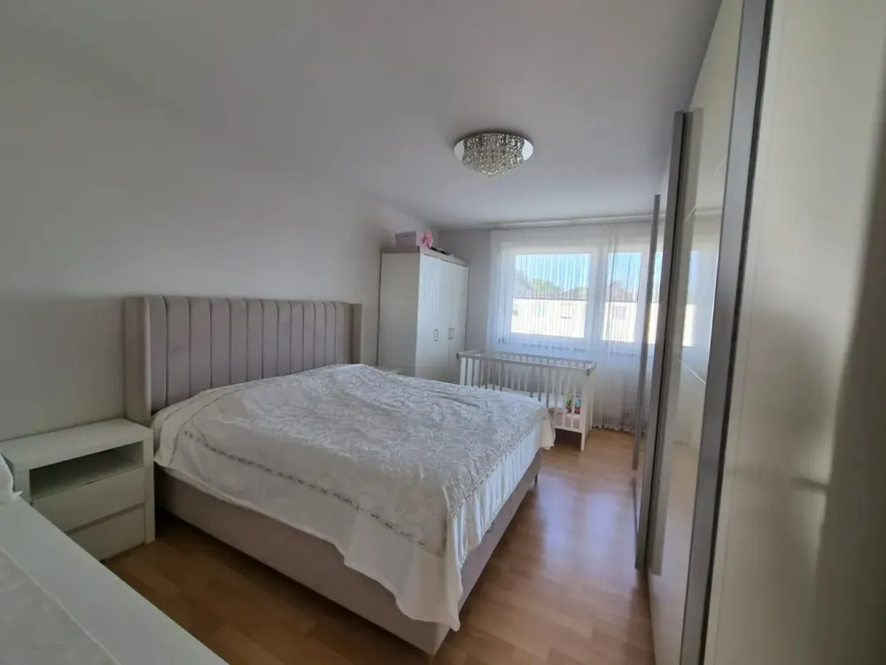 Teilmöblierte - helle und moderne 3 Zimmer Wohnung mit großem Balkon in ruhiger Lage von Bad Vilbel